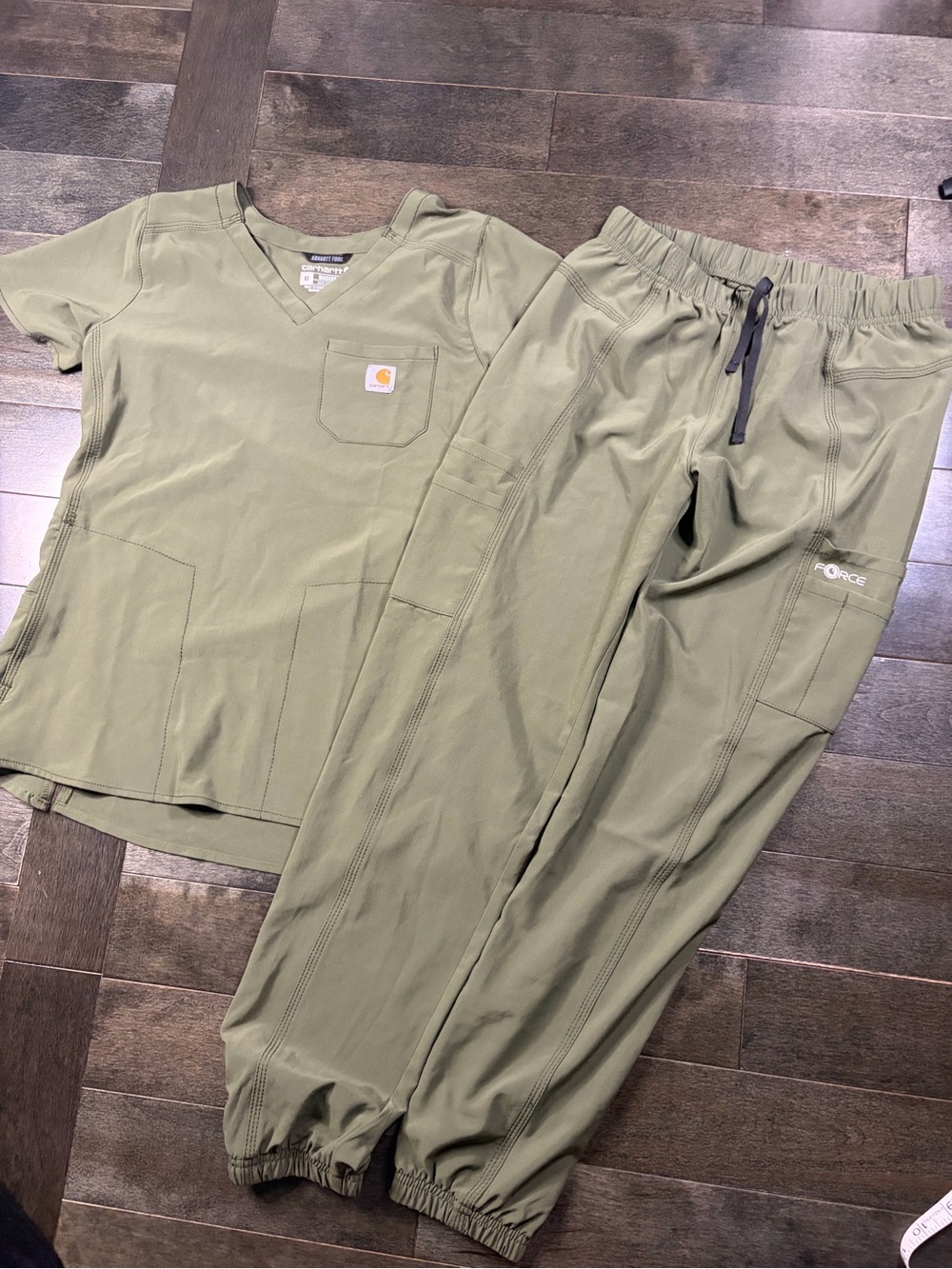 Carhartt Force Women’s Olive Green Scrub Set Top & Jogger Pants XS
